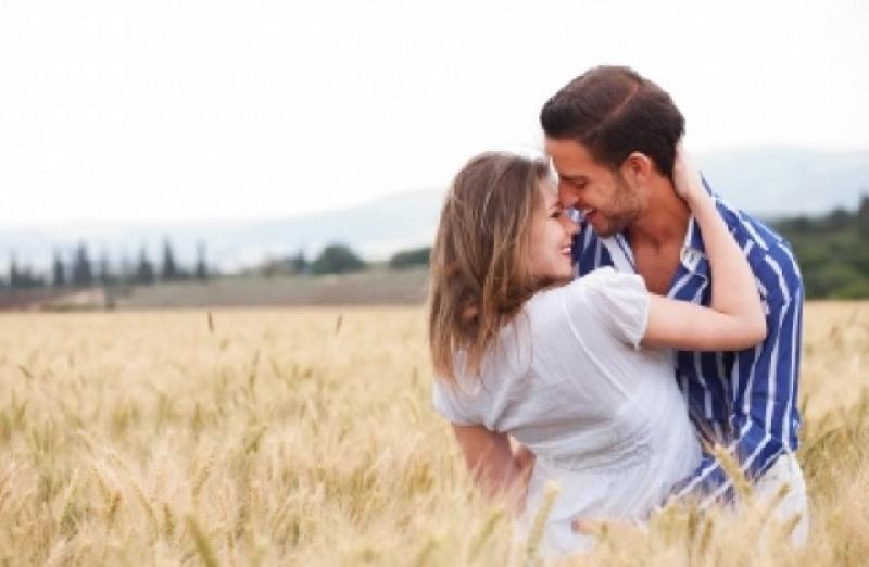 5 razloga zašto se muškarci zaljubljuju u žene